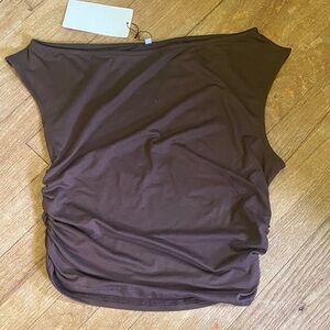 Straight neck scrunched side tank top